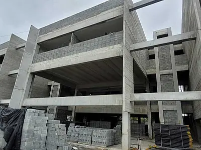 Escola do maior complexo educacional público tem 75% dos serviços finalizados