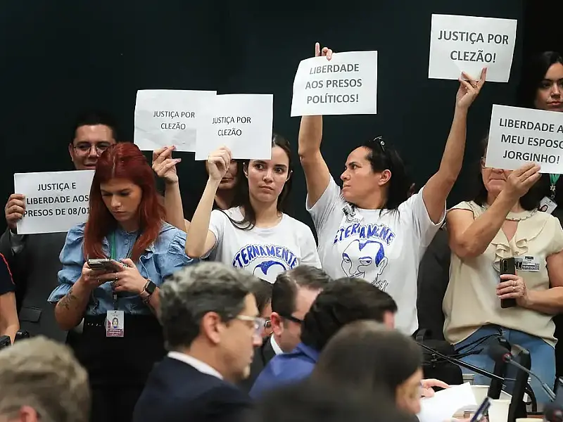 Projeto da anistia aos golpistas do 8 de janeiro é adiado na CCJ