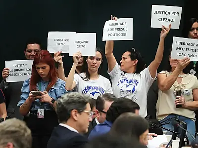 Projeto da anistia aos golpistas do 8 de janeiro é adiado na CCJ