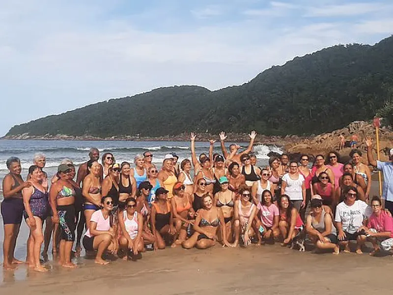Praia do Guaiúba é cenário para atividades com mulheres da Usafa Vila Áurea
