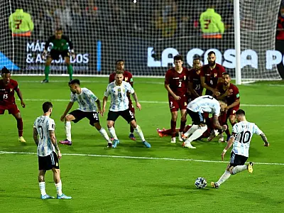 Scaloni diz a argentinos para curtirem Messi enquanto é tempo