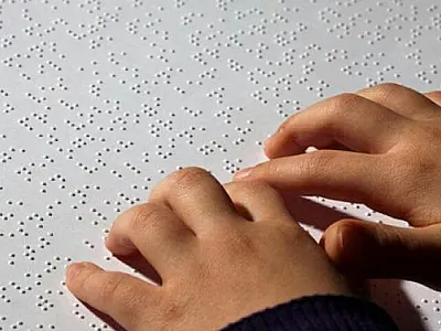 Prefeitura de São Vicente capacita servidores com desafio de frase em Braille