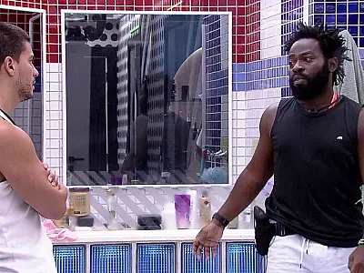 Douglas Silva diz que Arthur parece um imbecil após briga
