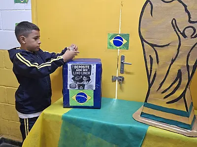 Sabia que dá para reciclar a sua figurinha da Copa? AMEI Parque São Vicente explica ação sustentável