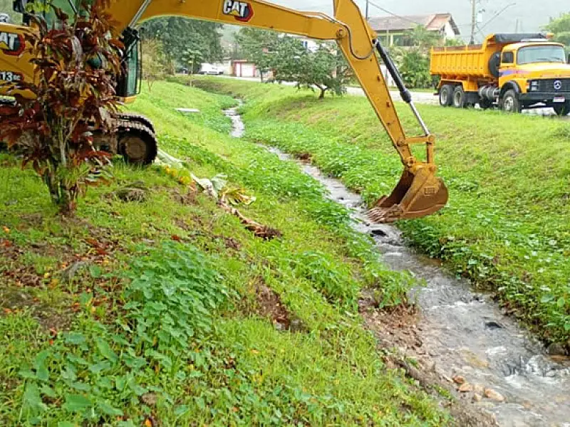 Diversos bairros de Cubatão receberam serviços de zeladoria