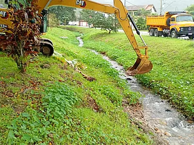 Diversos bairros de Cubatão receberam serviços de zeladoria