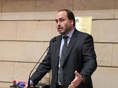 Carlos usava assessores para obter informações da Abin, diz PF
