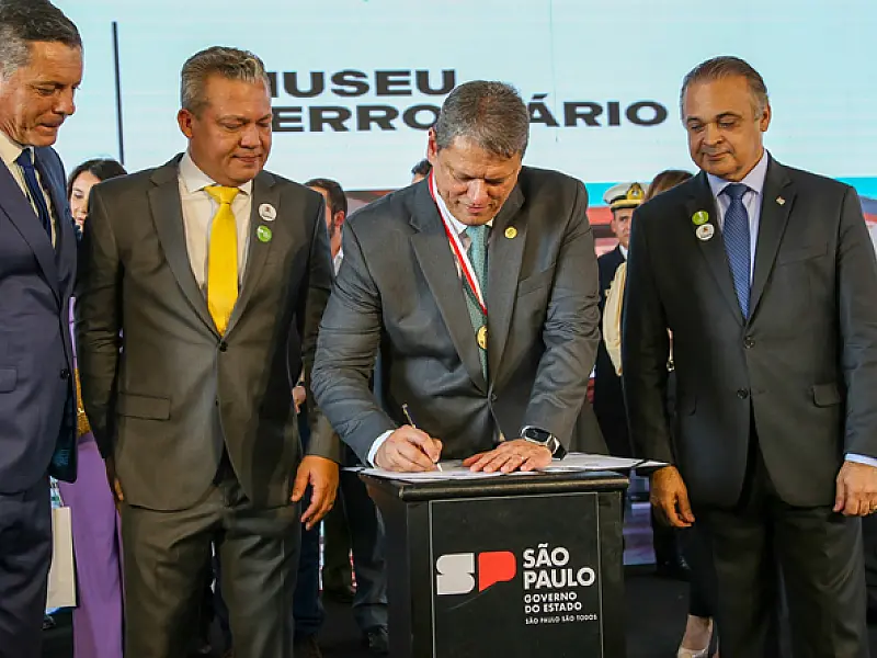 Com capital simbólica em Santos, governador anuncia criação de distrito turístico