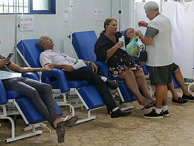 Hidratação é palavra de ordem, diz secretária de Saúde sobre dengue