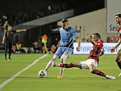 Athletico Paranaense passeia, e Flamengo chega sob pressão na final
