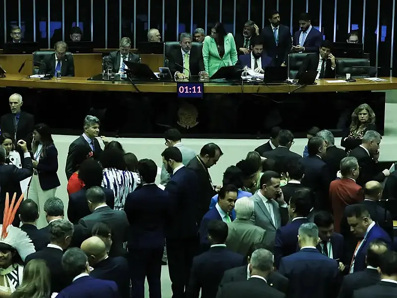 Relator muda regras na PEC do corte de gastos para supersalários