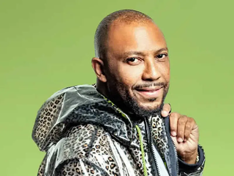 Salgadinho, ícone do pagode romântico, se apresenta em Santos em 19 de abril