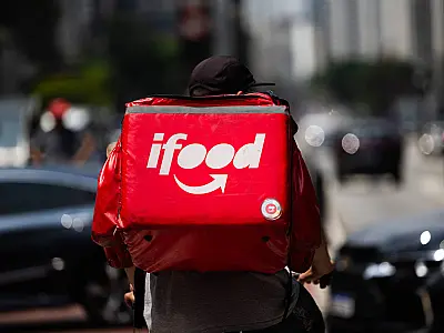 iFood quer contribuição ao INSS de 5% a 11% sobre renda dos motoboys