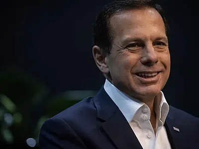 Justiça cobra R$ 10 mil de Doria e Rossieli por pintarem escolas com cores do PSDB