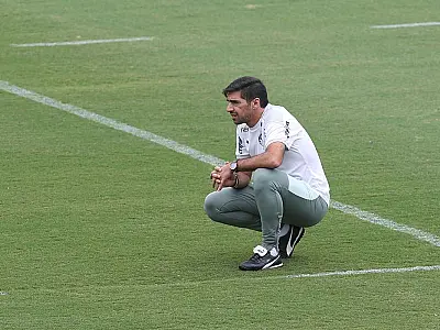 Bola parada vira dor de cabeça para Abel perto das quartas do Paulista