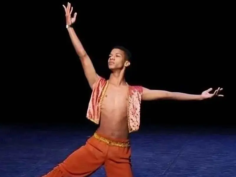 Bailarino de Guarujá conquista bolsa de estudos no Next Generation Ballet (NGB)