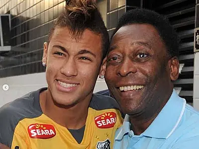 Neymar diz que Pelé 'transformou o futebol em arte'