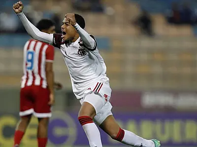 Igor Jesus marca nos acréscimos e classifica o Flamengo