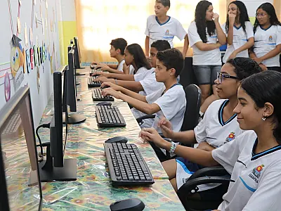 Estação Arte-Robótica contempla escola do Guarujá com aulas de artes e robótica