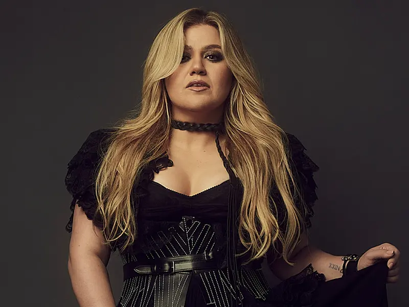 Kelly Clarkson diz ter abusado de antidepressivos para superar divórcio