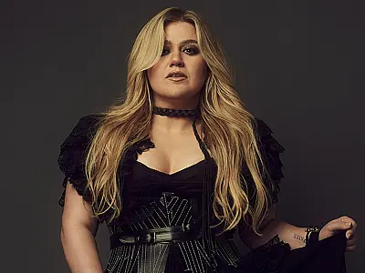 Kelly Clarkson diz ter abusado de antidepressivos para superar divórcio
