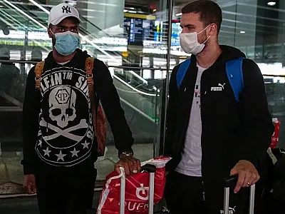 Jogadores brasileiros chegam ao país com histórias de angústia para contar