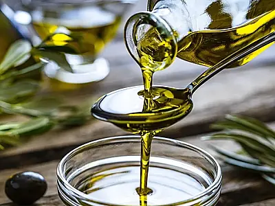 Crescente aumento no preço do azeite de oliva: Como substituir de forma saudável e economizar?