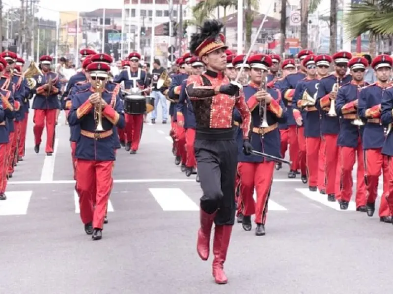 Banda Marcial de Cubatão inicia festividades pelo aniversário da cidade com apresentação Geek