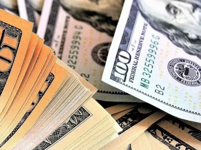 Dólar abre em alta e encosta nos R$ 5,10 com juros americanos ainda no radar