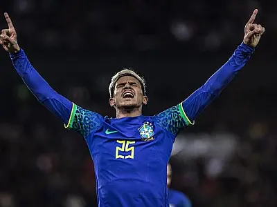 Em alta, Pedro é 'abraçado' na seleção e ganha torcida do elenco do Flamengo