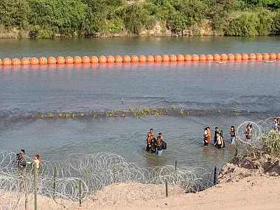 Justiça dos EUA processa Texas por uso de boias em rio para impedir migração