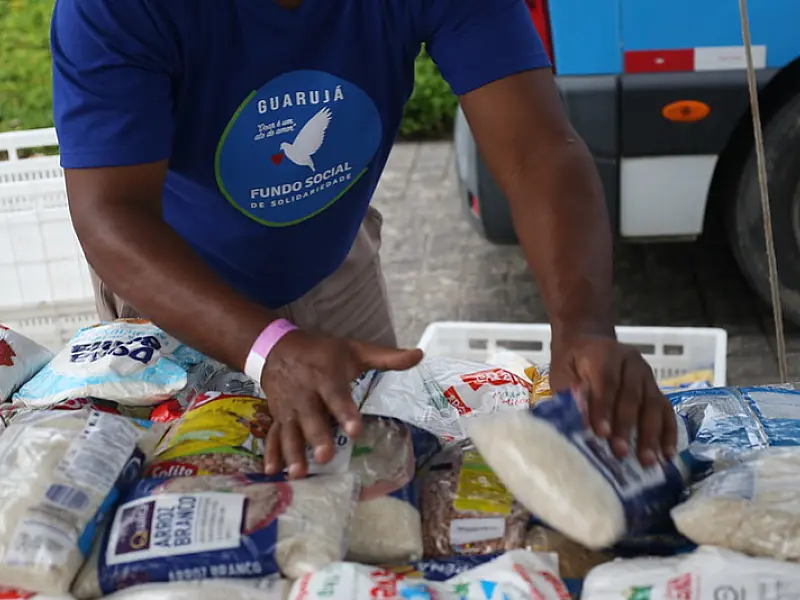 FS de Guarujá arrecada 2,8 toneladas de alimentos em show de Gusttavo Lima