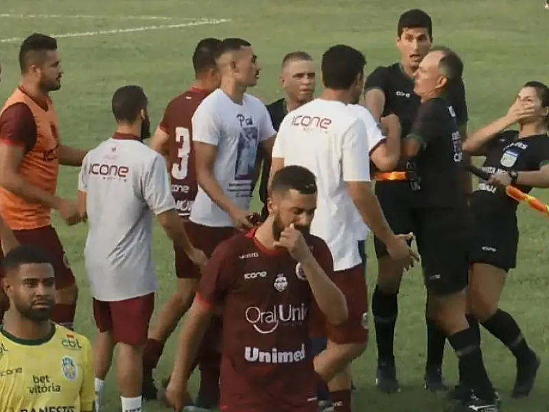 Técnico agride bandeirinha mulher e é demitido no Espírito Santo