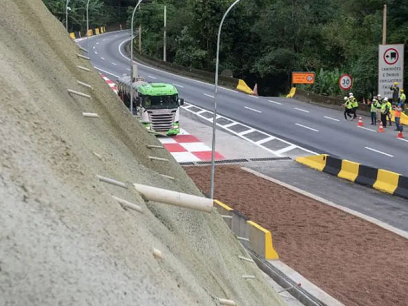 Ecovias Imigrantes entrega terceira rampa de escape da via Anchieta