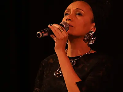 Chorinho no Aquário traz a Santos o show Rosa Rosah Canta Pérolas Negras neste sábado (29)