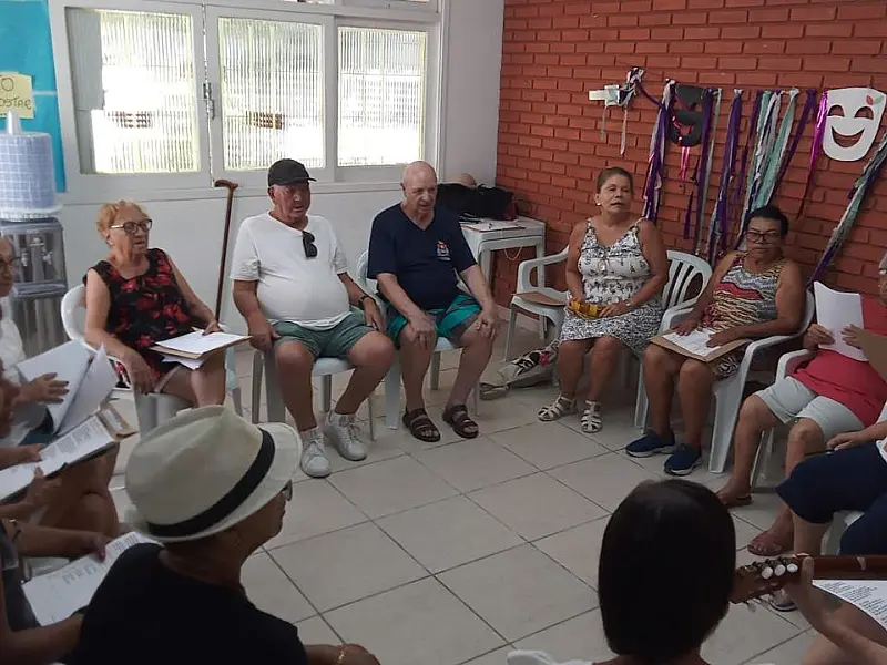 'Coral 60+' resgata tradições do canto coral em Guarujá