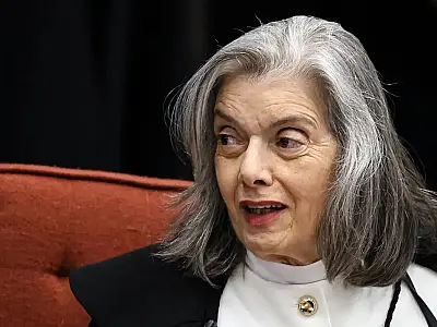 Cármen Lúcia forma maioria pela condenação de Bolsonaro e aliados