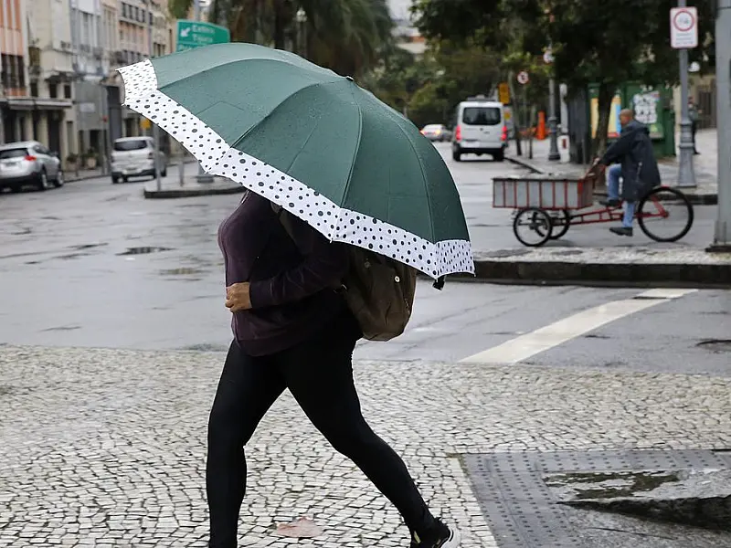 Centro-sul do país terá chuvas intensas e frio no feriadão de carnaval