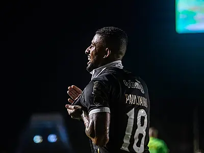 Paulinho sai do 'anonimato' pelo Vasco após 7 anos fora