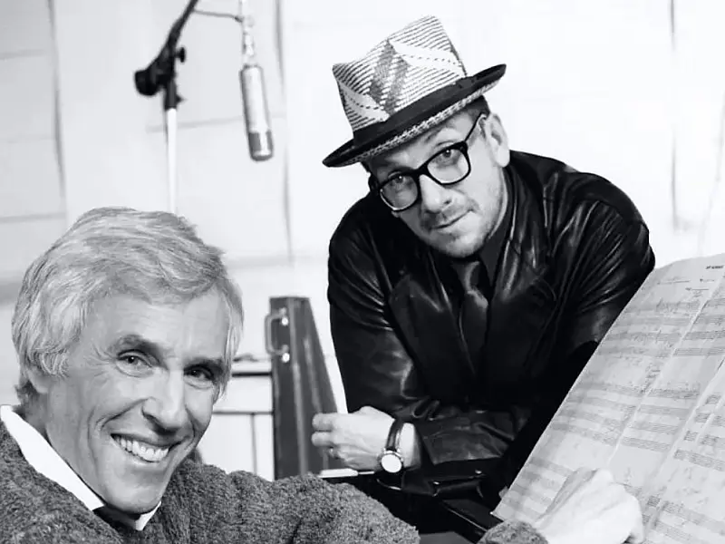 Em casamento perfeito, Elvis Costello e Burt Bacharach lançam 45 pérolas para deixar para a história