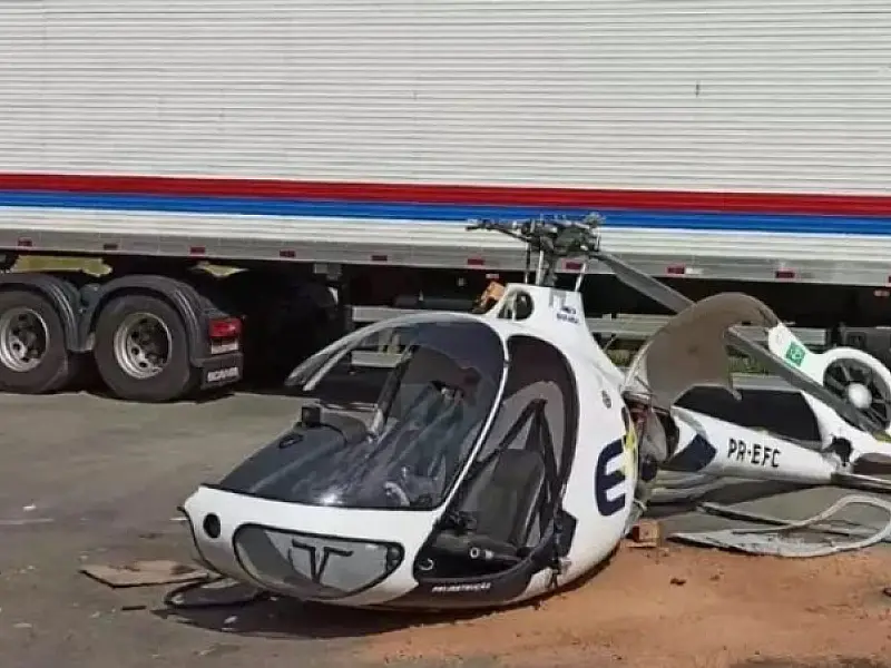 Helicóptero cai em Contagem (MG) e deixa duas pessoas feridas