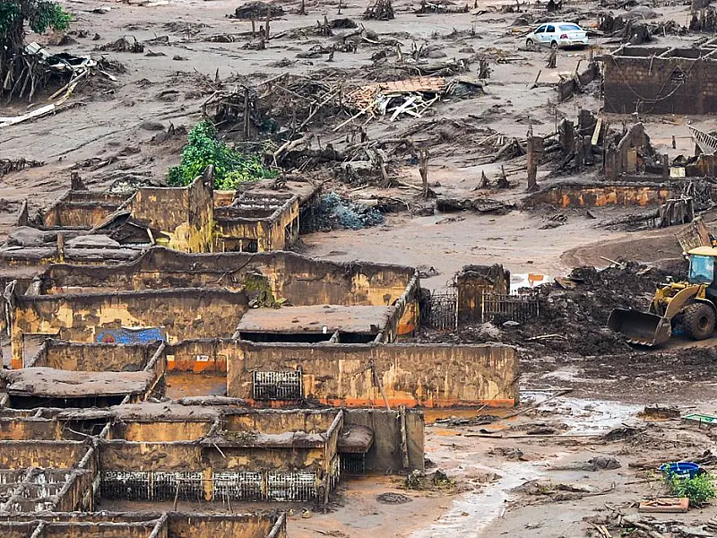 Justiça manda Vale e BHP depositarem R$ 10,3 bi para recuperar cidades no ES