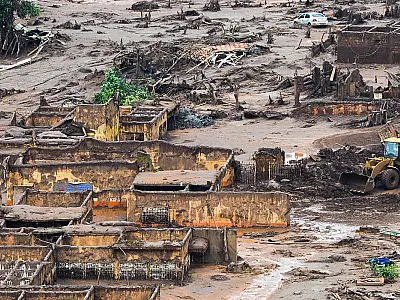 Justiça manda Vale e BHP depositarem R$ 10,3 bi para recuperar cidades no ES