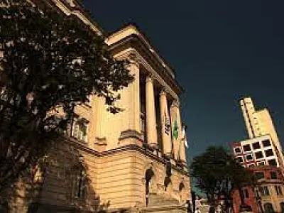 Candidatos de concurso à Prefeitura de Santos fazem prova neste domingo