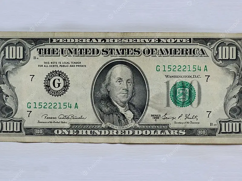Dólar volta a R$ 5 com divulgação do PIB e acordo nos Estados Unidos