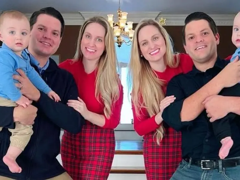 Gêmeas que se casaram com gêmeos e têm filhos idênticos bombam na web