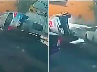 Carro capota após bater em veículo estacionado no Bairro do Embaré, em Santos