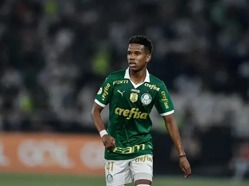 Estêvão se reapresenta ao Palmeiras após seleção e não preocupa Abel