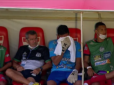 Tomate dá volta por cima e ganha chance no Galo