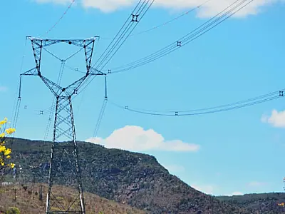 Linha de transmissão desligou "milissegundos" antes de apagão